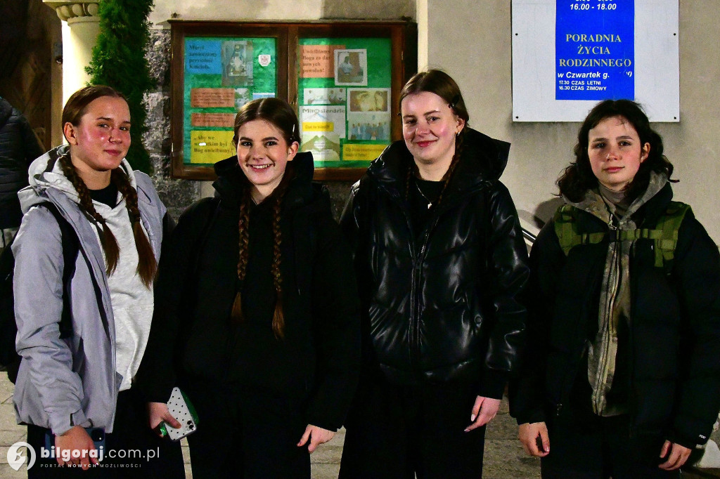 Ekstremalne wyzwanie wiary. Kilkaset osób wyruszyło z Biłgoraja na nocny szlak EDK