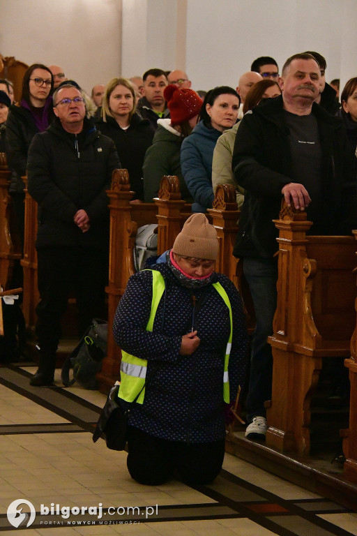 Ekstremalne wyzwanie wiary. Kilkaset osób wyruszyło z Biłgoraja na nocny szlak EDK