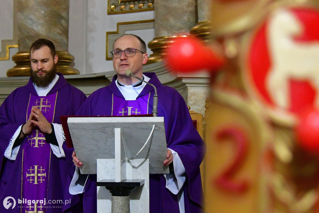 Ekstremalne wyzwanie wiary. Kilkaset osób wyruszyło z Biłgoraja na nocny szlak EDK
