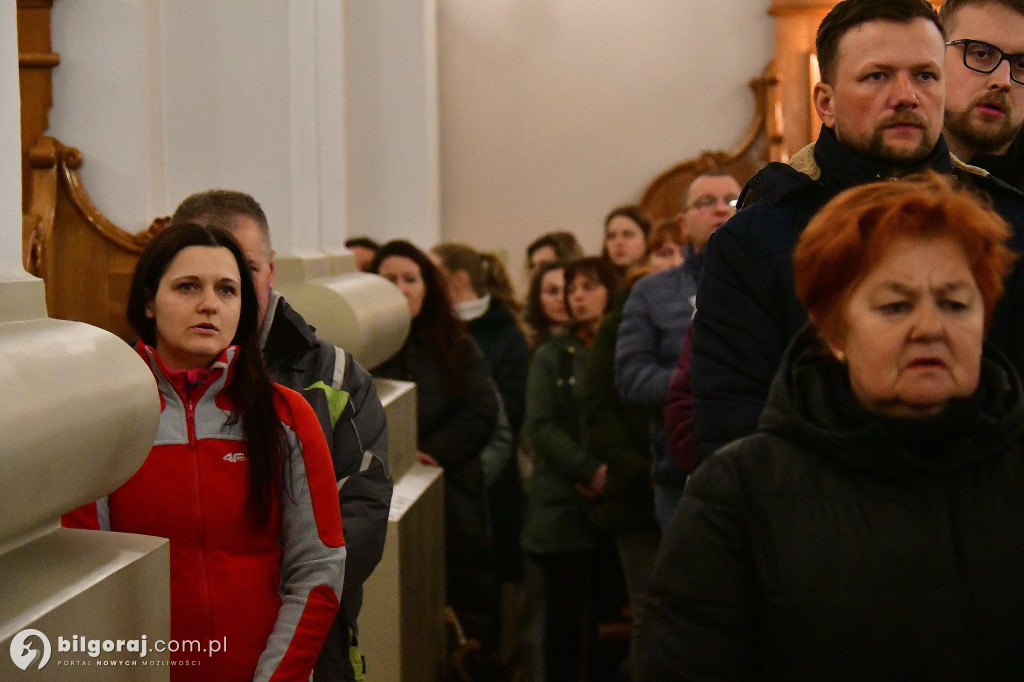 Ekstremalne wyzwanie wiary. Kilkaset osób wyruszyło z Biłgoraja na nocny szlak EDK