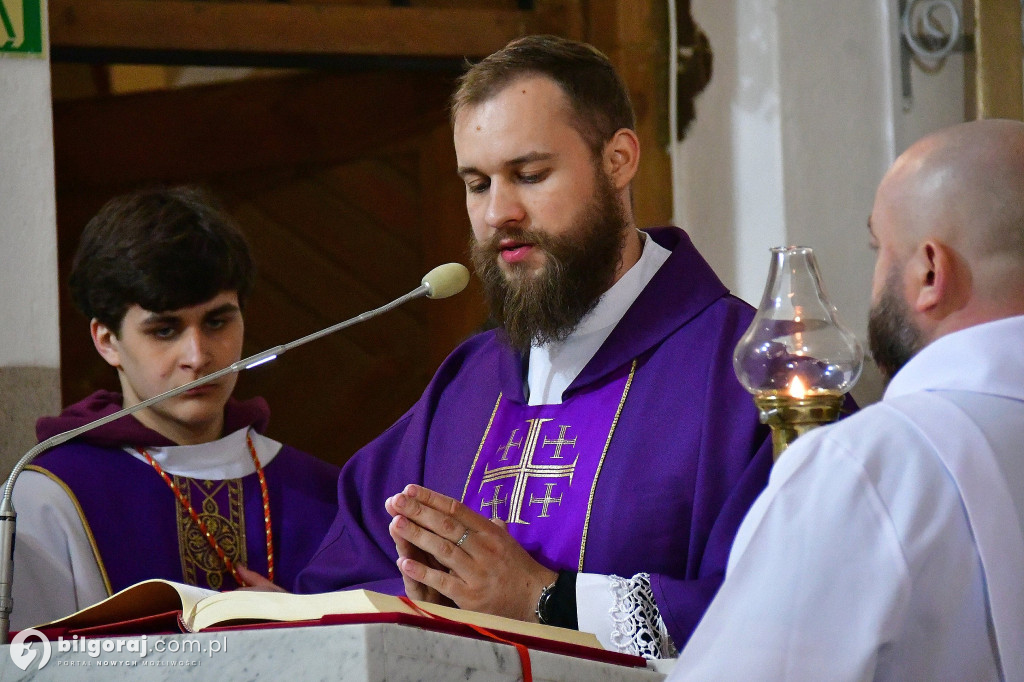 Ekstremalne wyzwanie wiary. Kilkaset osób wyruszyło z Biłgoraja na nocny szlak EDK