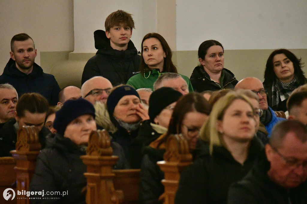 Ekstremalne wyzwanie wiary. Kilkaset osób wyruszyło z Biłgoraja na nocny szlak EDK