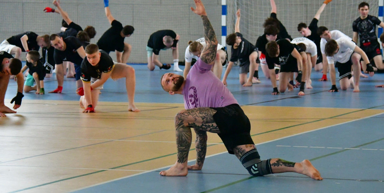 „Polski Zombi” na hali ZSBiO. Lekcja kickboxingu od legendy sportów walki