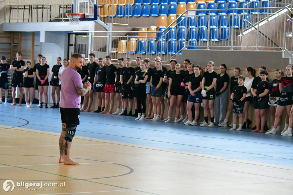 „Polski Zombi” na hali ZSBiO. Lekcja kickboxingu od legendy sportów walki