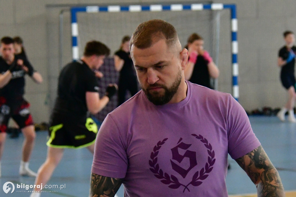 „Polski Zombi” na hali ZSBiO. Lekcja kickboxingu od legendy sportów walki