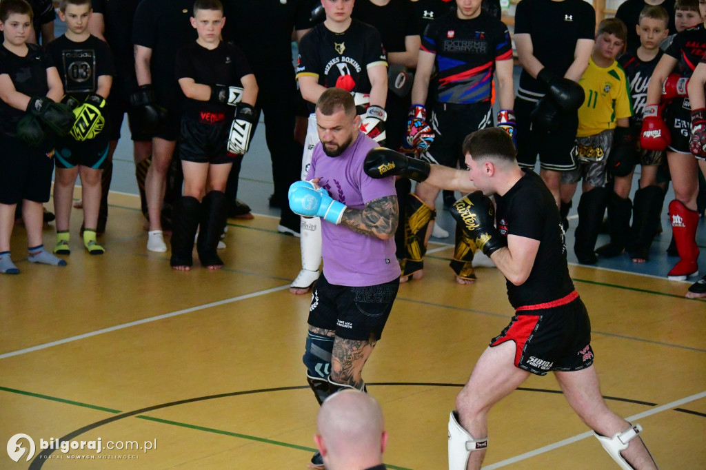 „Polski Zombi” na hali ZSBiO. Lekcja kickboxingu od legendy sportów walki