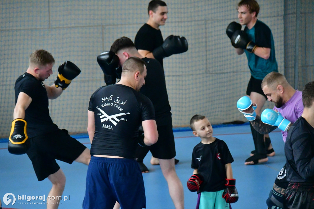 „Polski Zombi” na hali ZSBiO. Lekcja kickboxingu od legendy sportów walki
