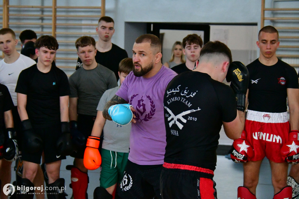 „Polski Zombi” na hali ZSBiO. Lekcja kickboxingu od legendy sportów walki