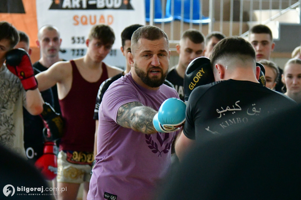 „Polski Zombi” na hali ZSBiO. Lekcja kickboxingu od legendy sportów walki