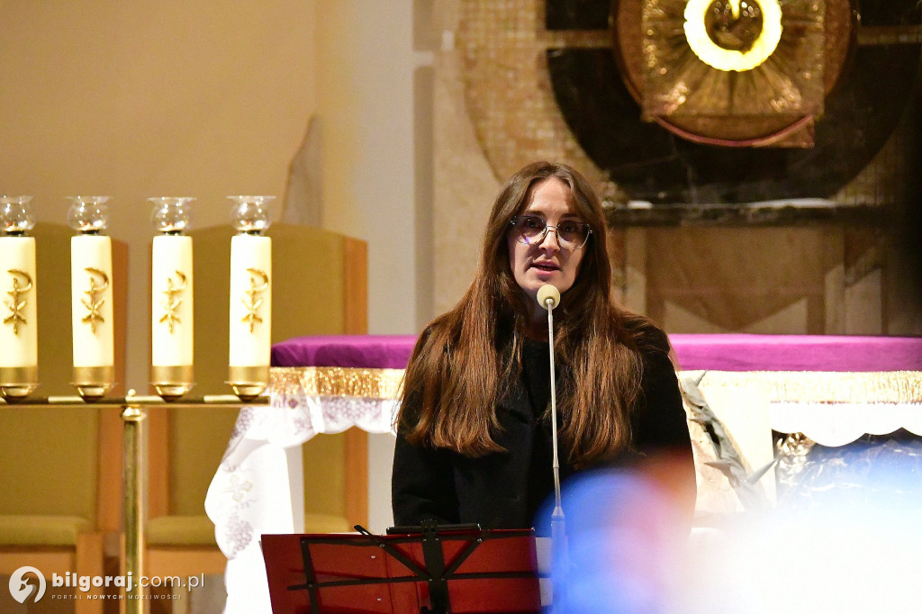 Muzyczna modlitwa w Starym Bidaczowie. Koncert pasyjny zespołu WnieboGłosy