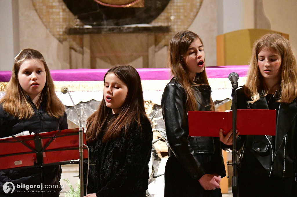 Muzyczna modlitwa w Starym Bidaczowie. Koncert pasyjny zespołu WnieboGłosy