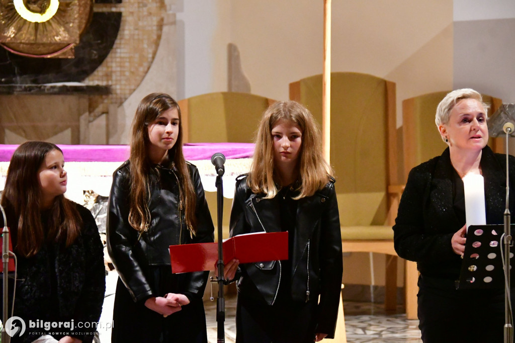 Muzyczna modlitwa w Starym Bidaczowie. Koncert pasyjny zespołu WnieboGłosy