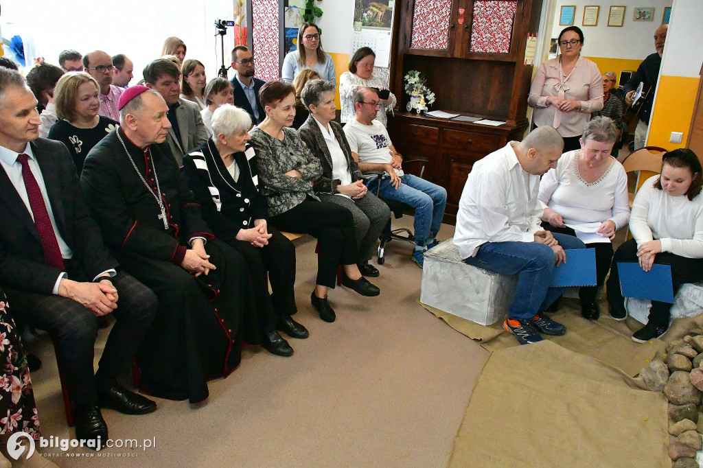Wielkanocna radość w WTZ Biszcza. Lekcja pokory i serca od osób niepełnosprawnych
