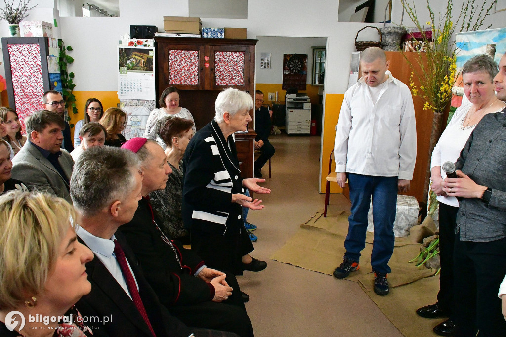 Wielkanocna radość w WTZ Biszcza. Lekcja pokory i serca od osób niepełnosprawnych