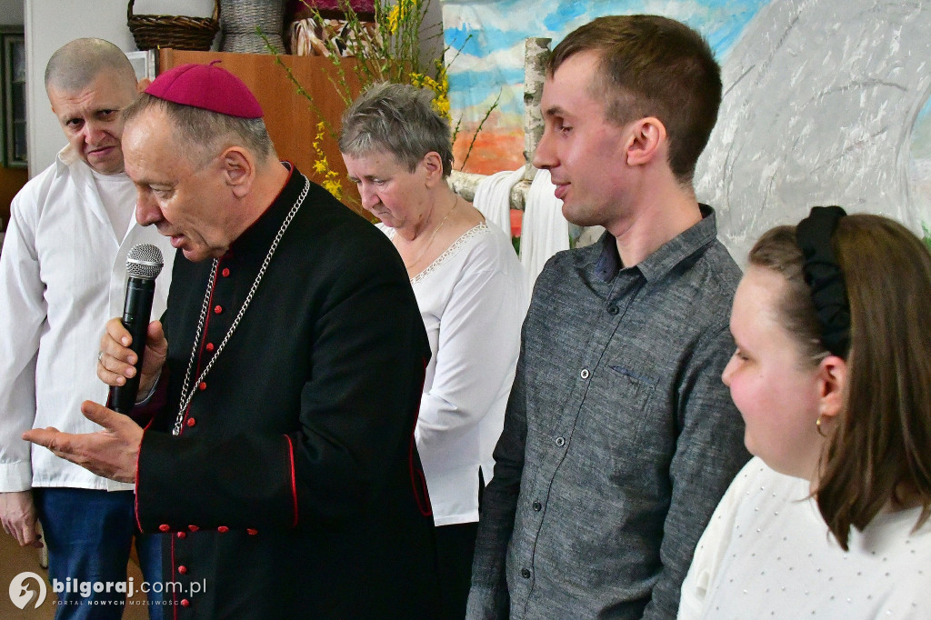 Wielkanocna radość w WTZ Biszcza. Lekcja pokory i serca od osób niepełnosprawnych