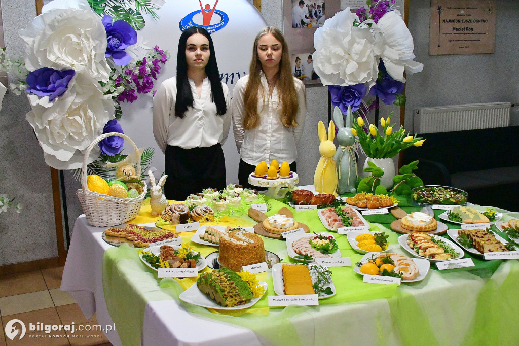 Wielkanocny stół w ZSZiO. Tradycyjne smaki w nowoczesnej odsłonie biłgorajskiej młodzieży