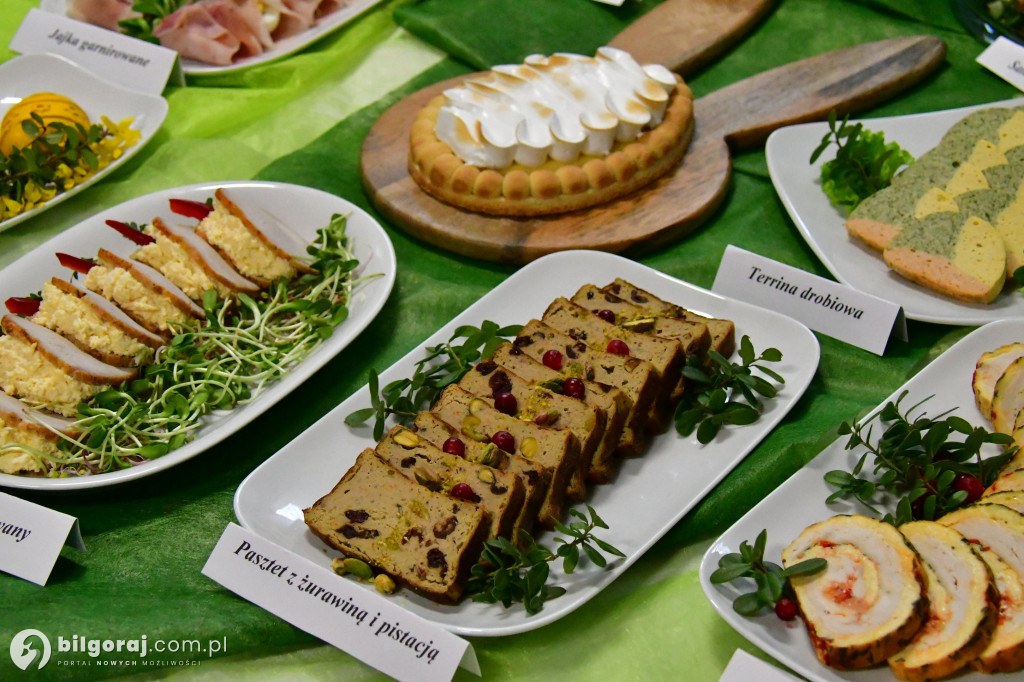 Wielkanocny stół w ZSZiO. Tradycyjne smaki w nowoczesnej odsłonie biłgorajskiej młodzieży