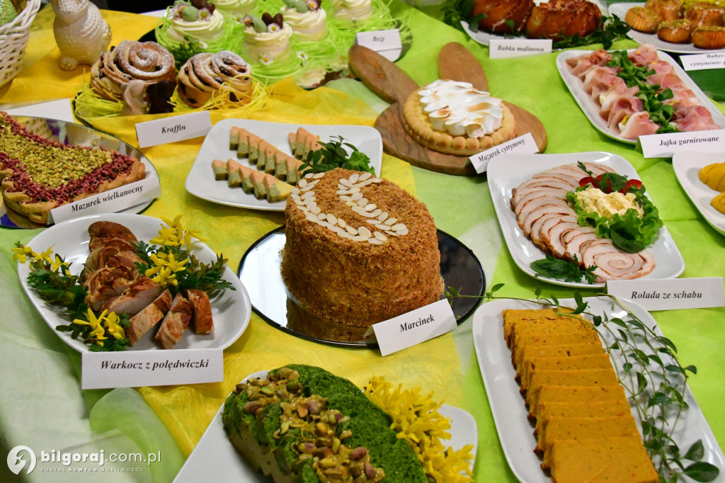 Wielkanocny stół w ZSZiO. Tradycyjne smaki w nowoczesnej odsłonie biłgorajskiej młodzieży
