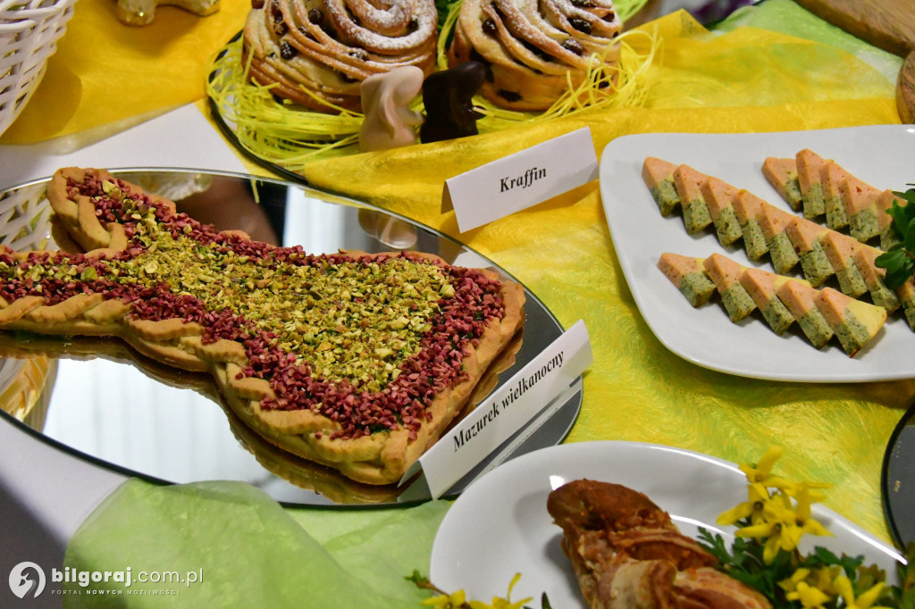 Wielkanocny stół w ZSZiO. Tradycyjne smaki w nowoczesnej odsłonie biłgorajskiej młodzieży