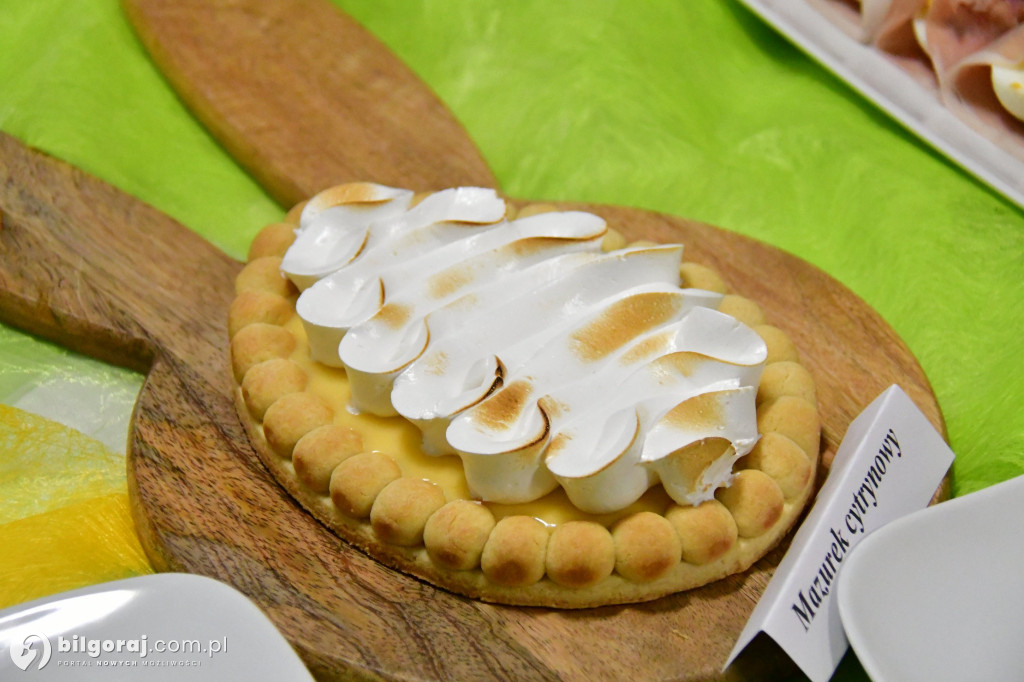 Wielkanocny stół w ZSZiO. Tradycyjne smaki w nowoczesnej odsłonie biłgorajskiej młodzieży