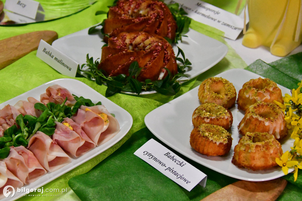 Wielkanocny stół w ZSZiO. Tradycyjne smaki w nowoczesnej odsłonie biłgorajskiej młodzieży