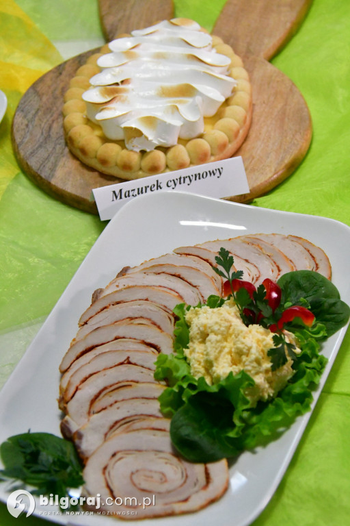 Wielkanocny stół w ZSZiO. Tradycyjne smaki w nowoczesnej odsłonie biłgorajskiej młodzieży