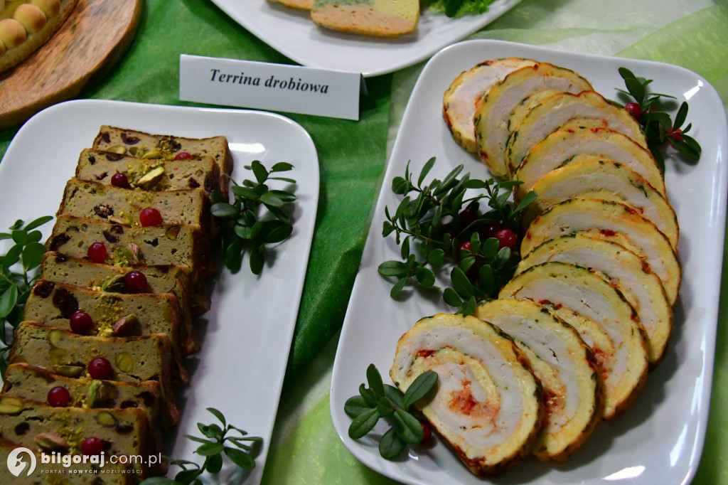 Wielkanocny stół w ZSZiO. Tradycyjne smaki w nowoczesnej odsłonie biłgorajskiej młodzieży