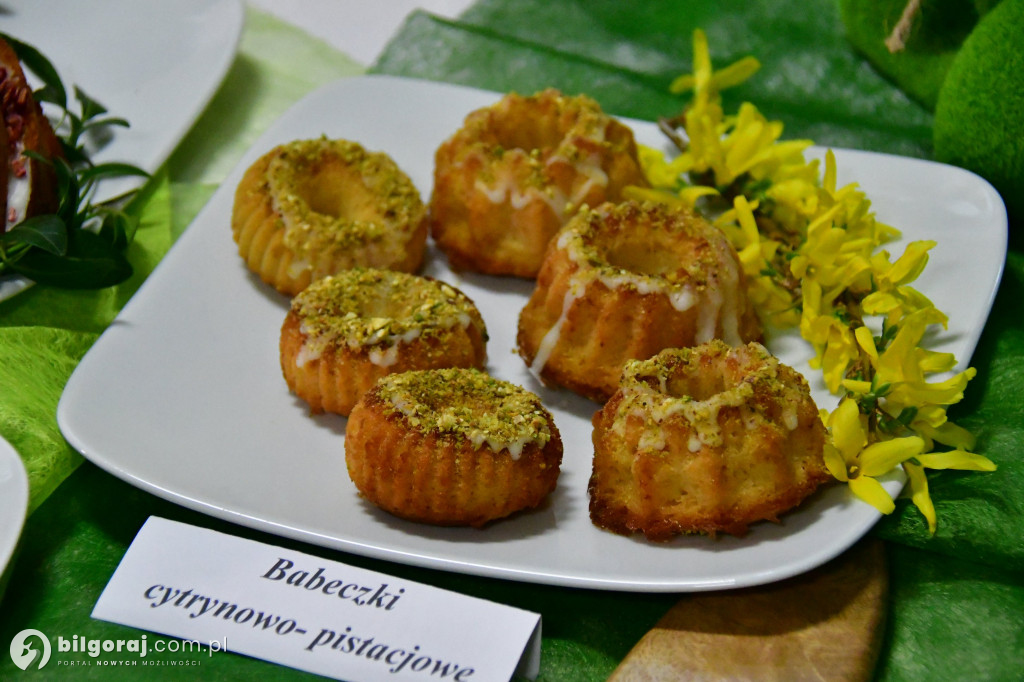 Wielkanocny stół w ZSZiO. Tradycyjne smaki w nowoczesnej odsłonie biłgorajskiej młodzieży