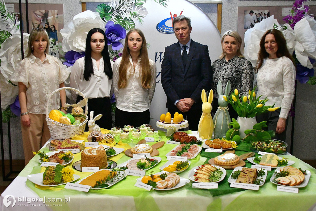 Wielkanocny stół w ZSZiO. Tradycyjne smaki w nowoczesnej odsłonie biłgorajskiej młodzieży