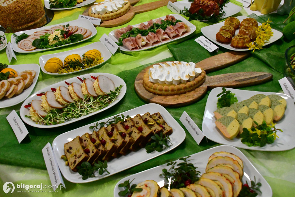 Wielkanocny stół w ZSZiO. Tradycyjne smaki w nowoczesnej odsłonie biłgorajskiej młodzieży