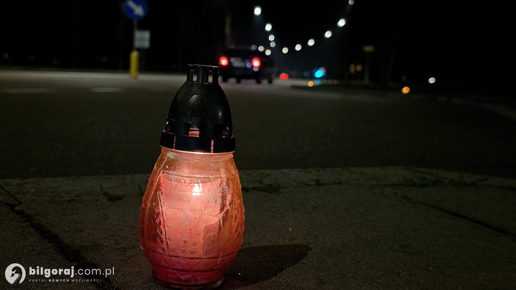 Aleja Jana Pawła II rozbłysła setkami zniczy – rocznica odejścia Papieża Polaka