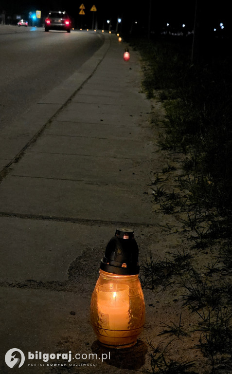 Aleja Jana Pawła II rozbłysła setkami zniczy – rocznica odejścia Papieża Polaka