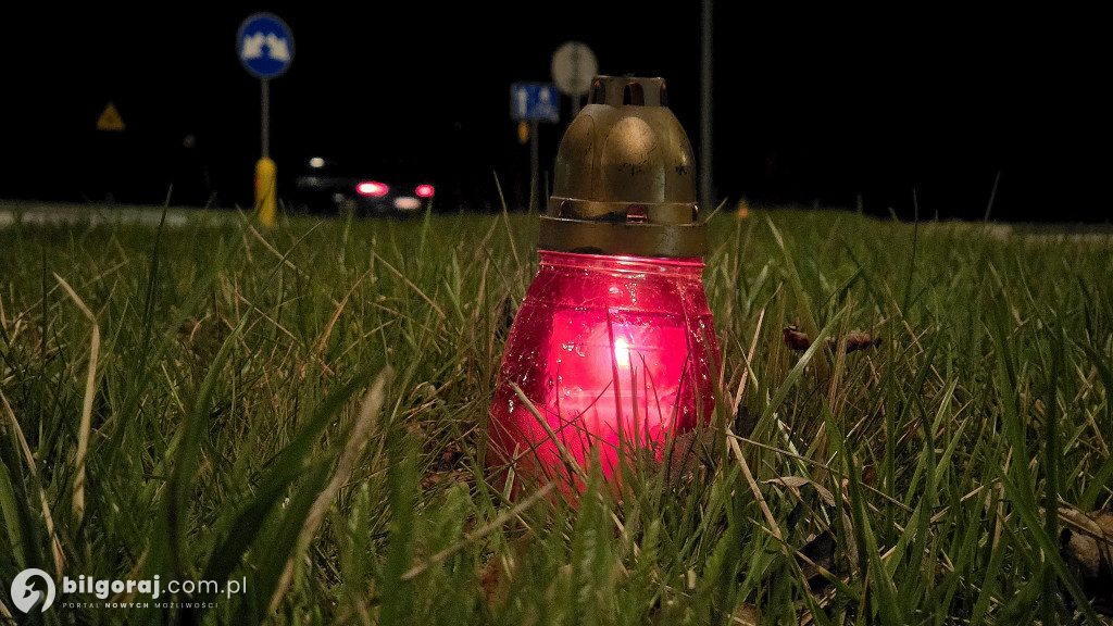 Aleja Jana Pawła II rozbłysła setkami zniczy – rocznica odejścia Papieża Polaka