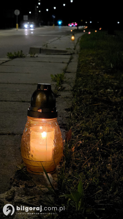 Aleja Jana Pawła II rozbłysła setkami zniczy – rocznica odejścia Papieża Polaka