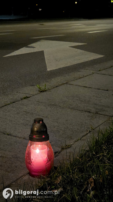 Aleja Jana Pawła II rozbłysła setkami zniczy – rocznica odejścia Papieża Polaka