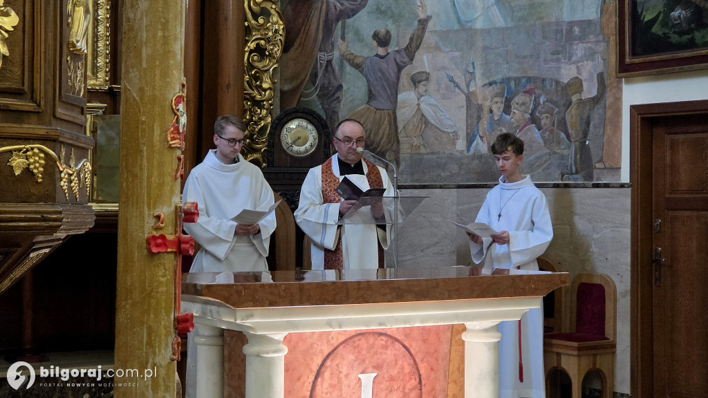 Modlitwa w cieniu pustego ołtarza. Ciemna jutrznia w parafii św. Jerzego