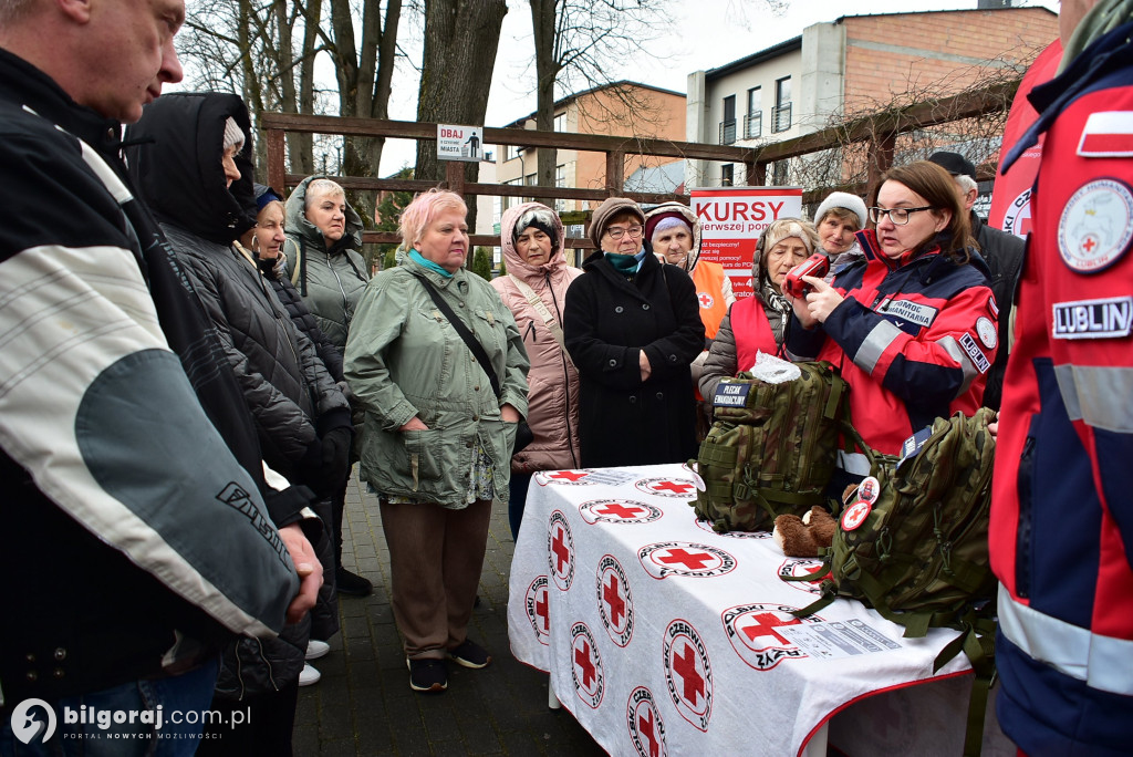 Plecak ewakuacyjny i wsparcie psychiczne – PCK szkoli mieszkańców Biłgoraja