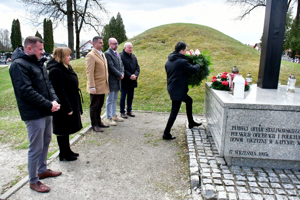 Cześć Ich Pamięci!. Powiat uczcił ofiary katastrofy smoleńskiej