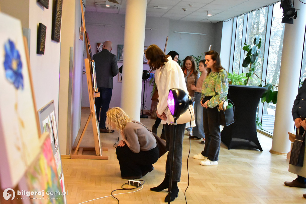 Biłgorajscy artyści amatorzy zachwycają. Wystawa, aukcja i wielki potencjał w BCK