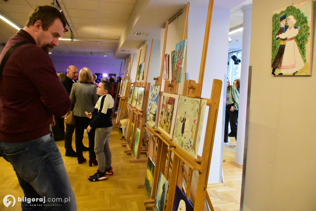 Biłgorajscy artyści amatorzy zachwycają. Wystawa, aukcja i wielki potencjał w BCK