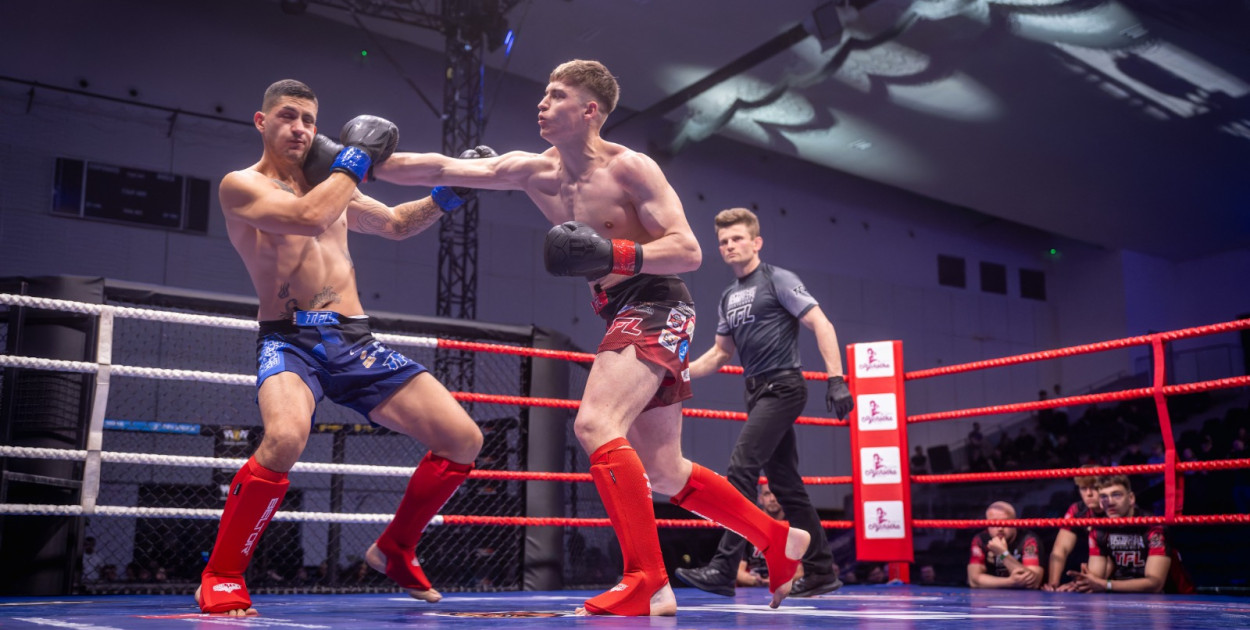 Młody gniewny z gminy Frampol Piotr Sędzin triumfuje w ringu podczas gali w Lublinie