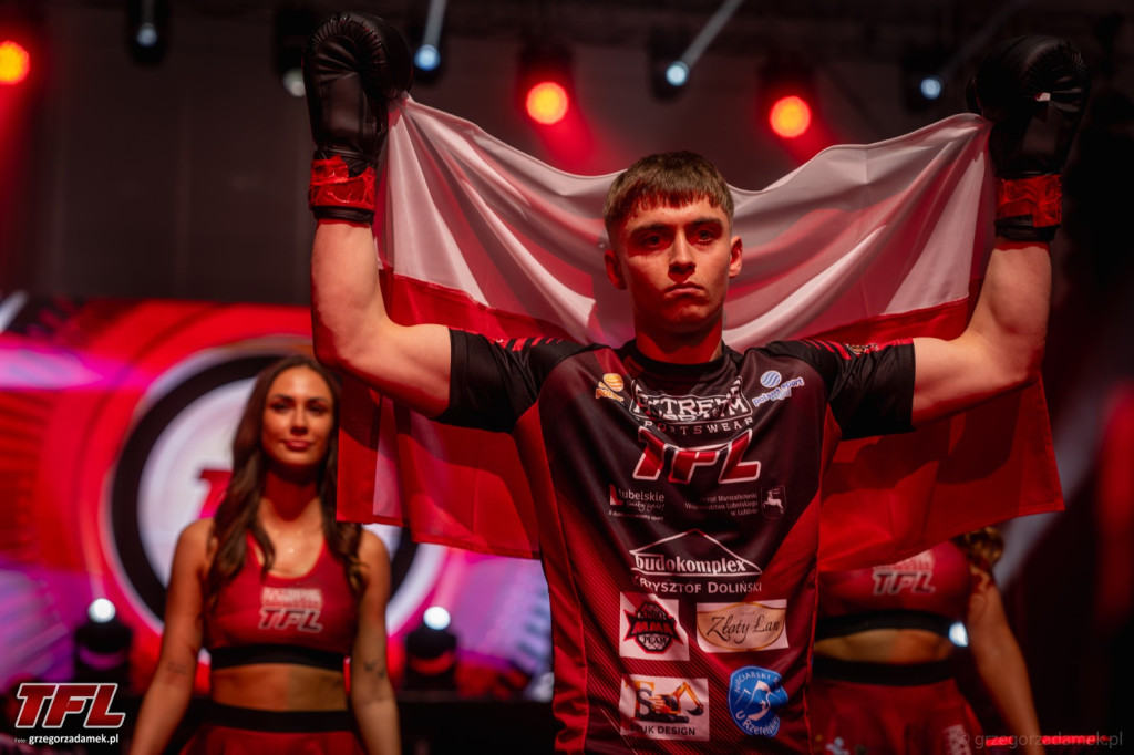 Młody gniewny z gminy Frampol Piotr Sędzin triumfuje w ringu podczas gali w Lublinie