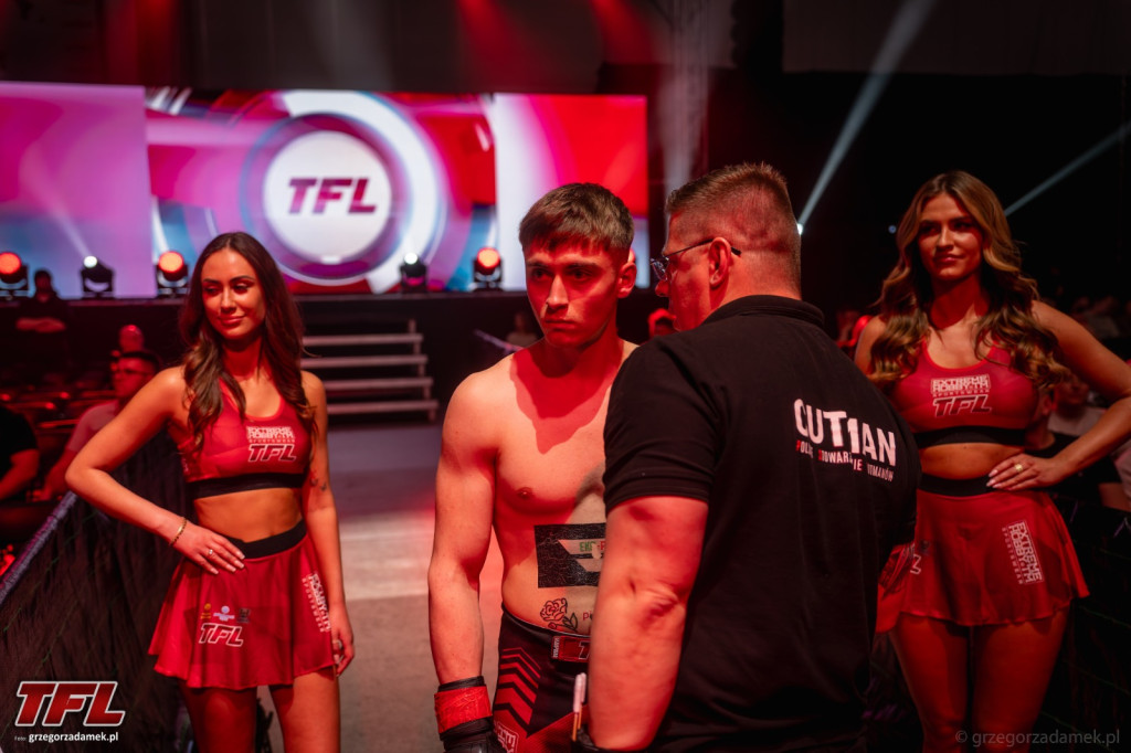 Młody gniewny z gminy Frampol Piotr Sędzin triumfuje w ringu podczas gali w Lublinie