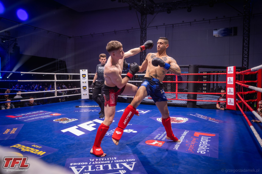 Młody gniewny z gminy Frampol Piotr Sędzin triumfuje w ringu podczas gali w Lublinie