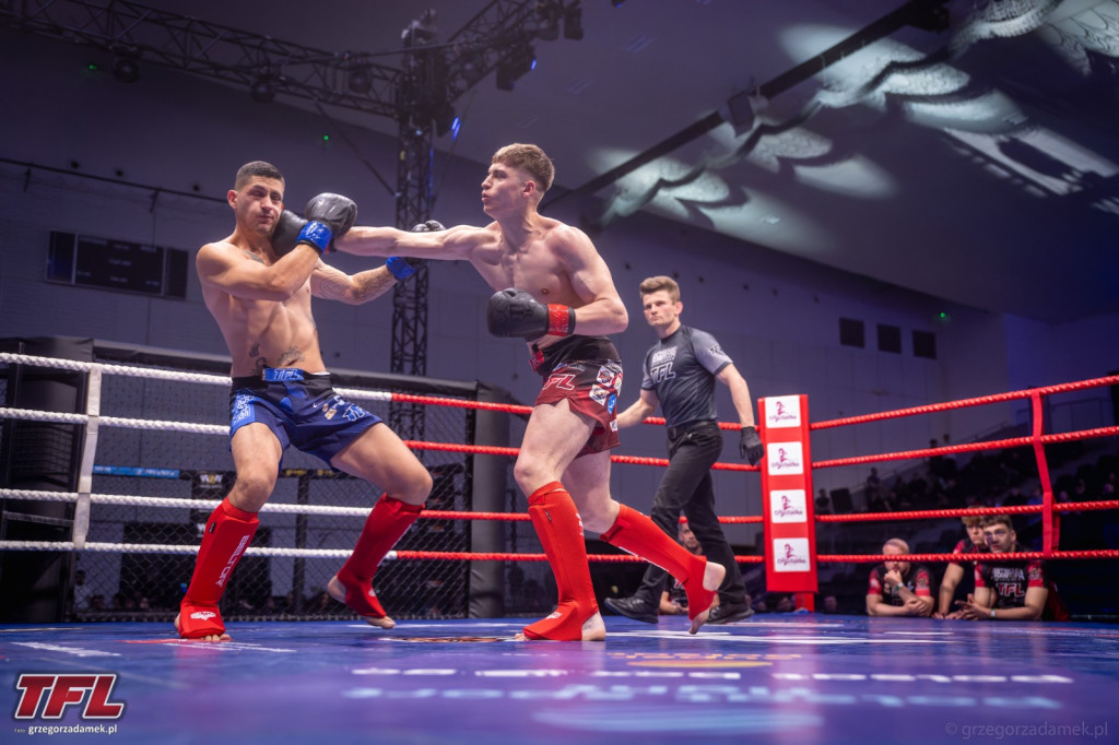 Młody gniewny z gminy Frampol Piotr Sędzin triumfuje w ringu podczas gali w Lublinie