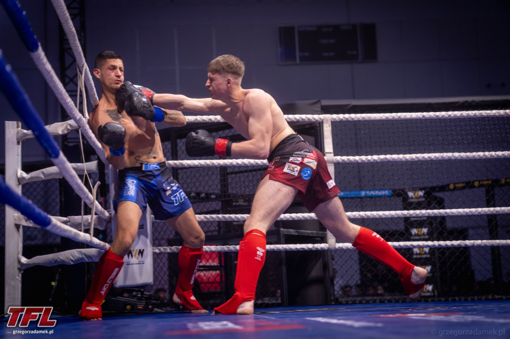Młody gniewny z gminy Frampol Piotr Sędzin triumfuje w ringu podczas gali w Lublinie
