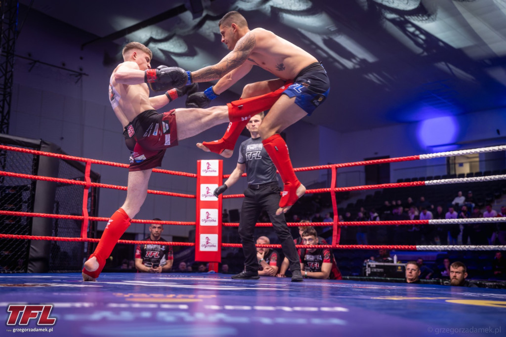 Młody gniewny z gminy Frampol Piotr Sędzin triumfuje w ringu podczas gali w Lublinie
