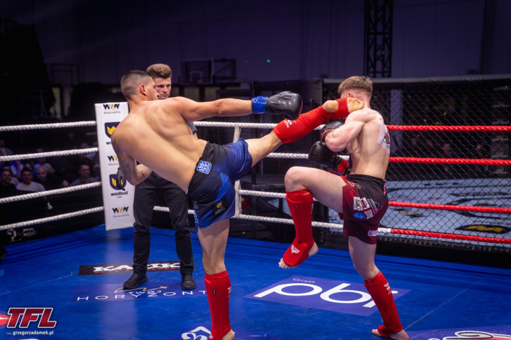 Młody gniewny z gminy Frampol Piotr Sędzin triumfuje w ringu podczas gali w Lublinie