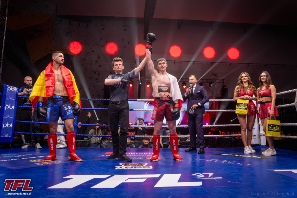 Młody gniewny z gminy Frampol Piotr Sędzin triumfuje w ringu podczas gali w Lublinie