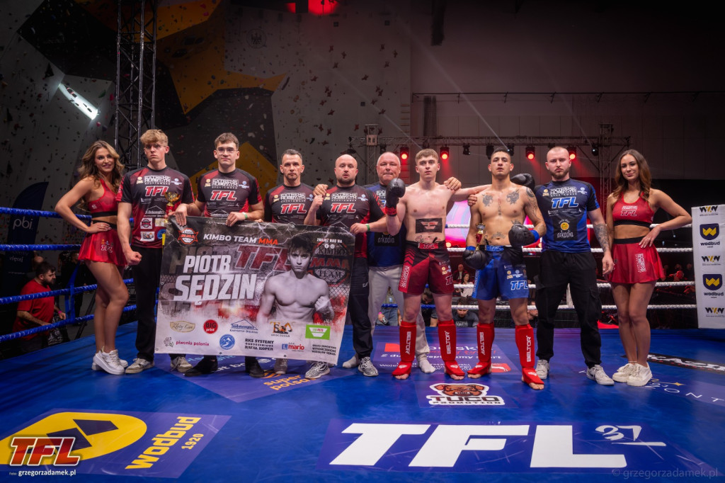 Młody gniewny z gminy Frampol Piotr Sędzin triumfuje w ringu podczas gali w Lublinie